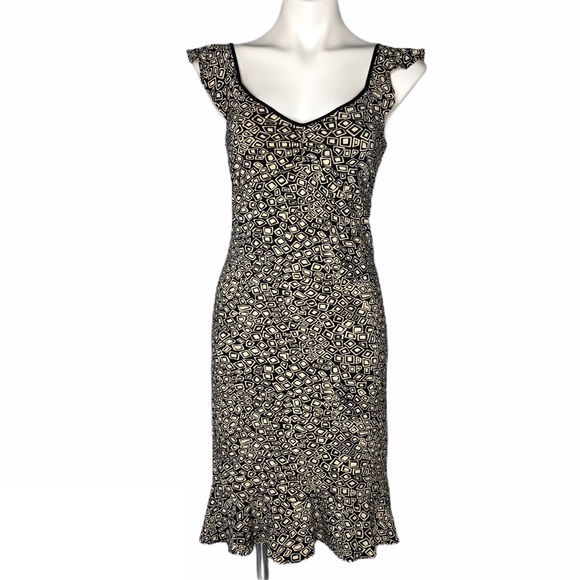 BCBGMaxAzria Dresses & Skirts - BCBG Maxazria Geometric Print Lightweight Dress
